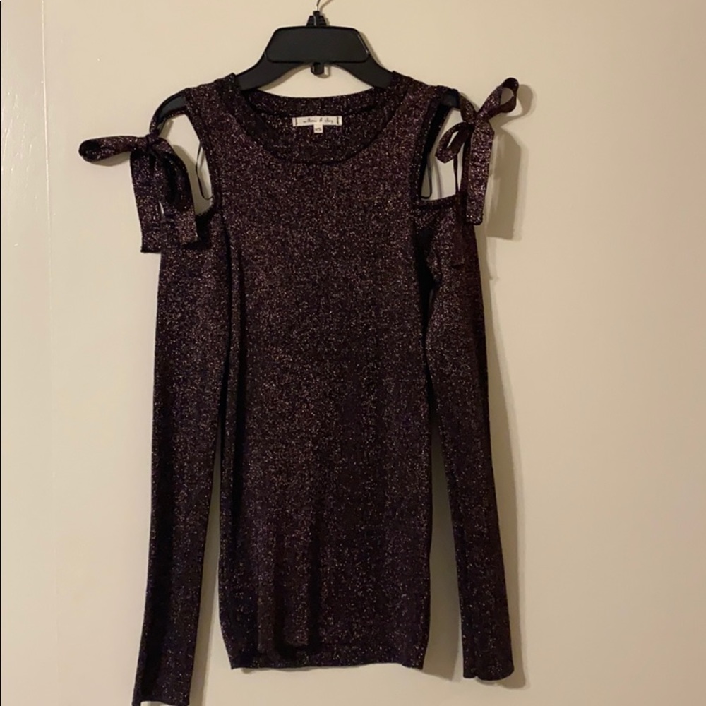 Long sleeve blouse with cute shoulder cut outs